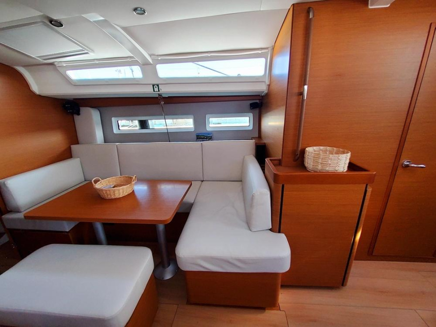 Interior image - 1