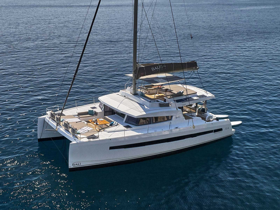 Photo #1 - Bali 5.4 (Blue Moon) en Marina Ibiza - 23312