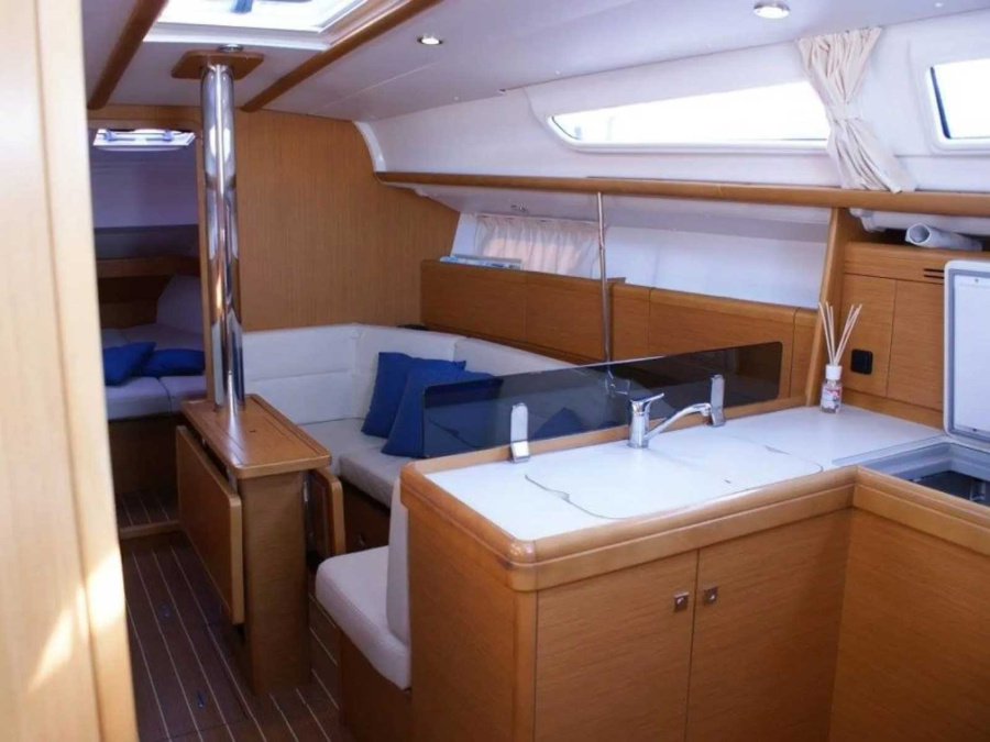 Interior image - 2