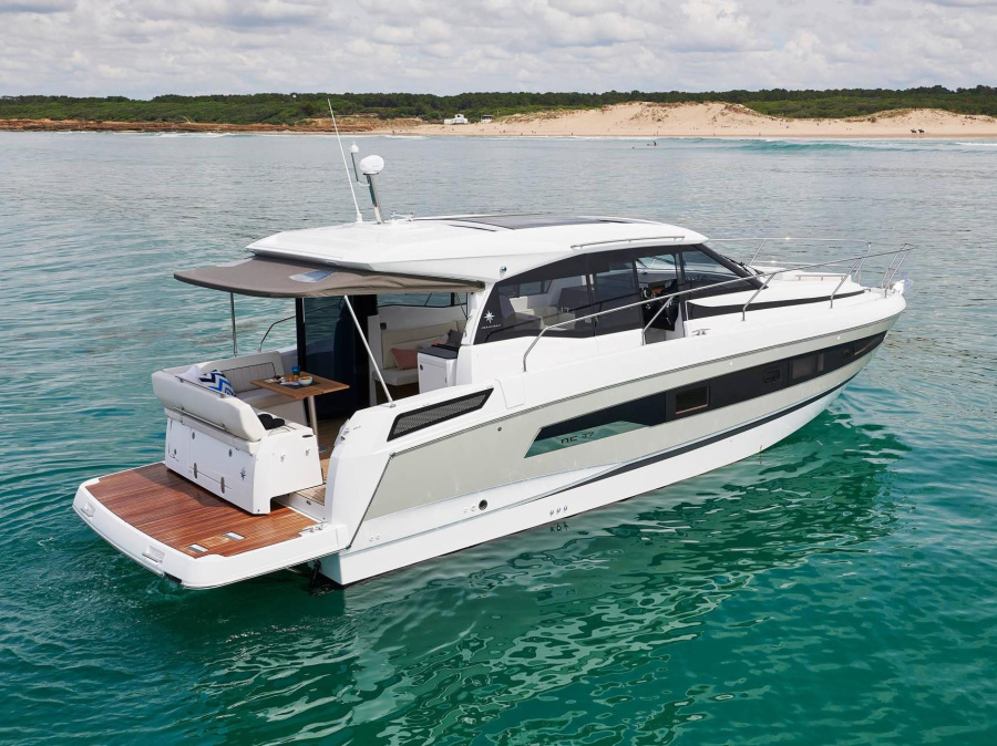 Photo #1 - Jeanneau NC 37 (Black Pearl) en harbor - 23467