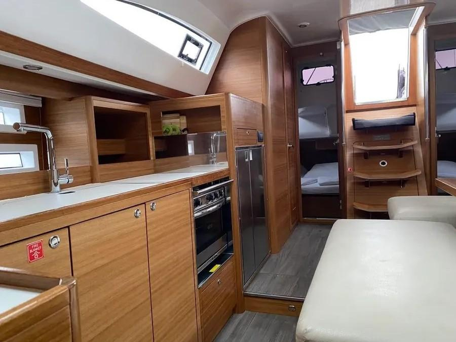 Interior image - 2