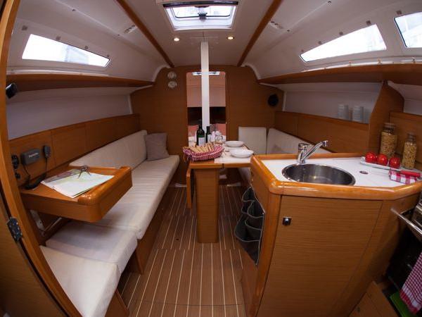 Interior image - 2