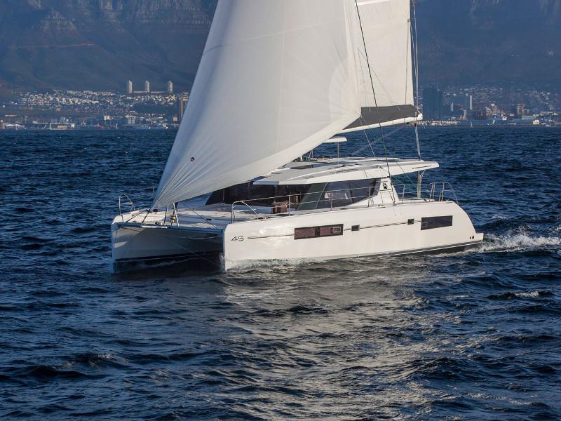 Photo #1 - Leopard 45 (Leopard 45) en Marina Zeas - 60940