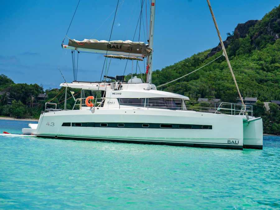 Photo #1 - Bali 4.3 (Antares) en Eden Island Marina - 61379
