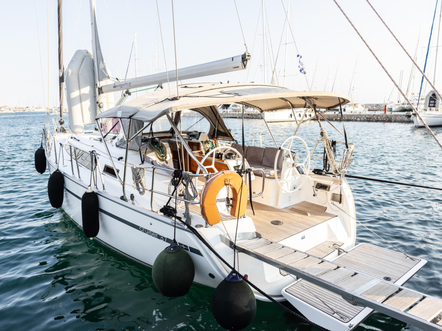 Photo #1 - Bavaria Cruiser 37 (3 cab.) (Marlo) en Alimos Marina - 12684
