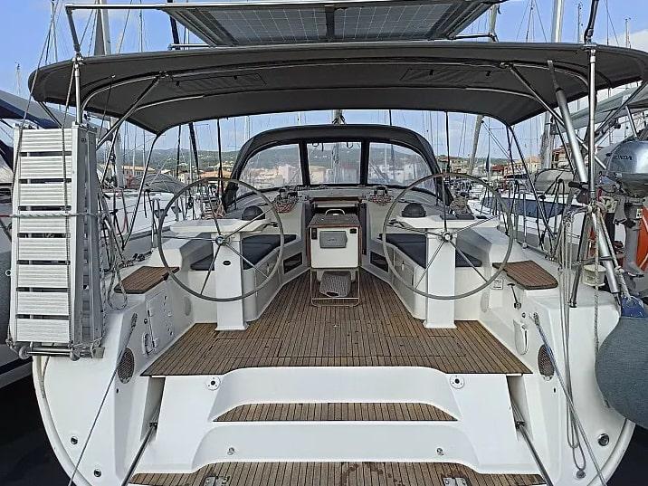 Photo #1 - Bavaria Cruiser 45 (4 cab.) (Saffron) en Port of Lefkas - 12319