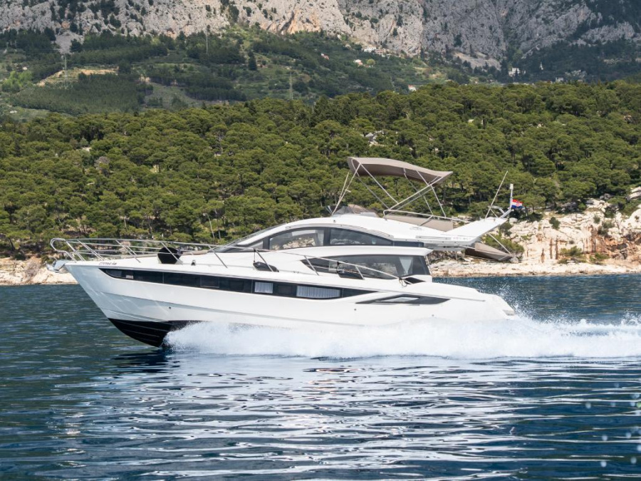 Photo #1 - Galeon 430 Skydeck (BELLAGIO) en harbor - 61793