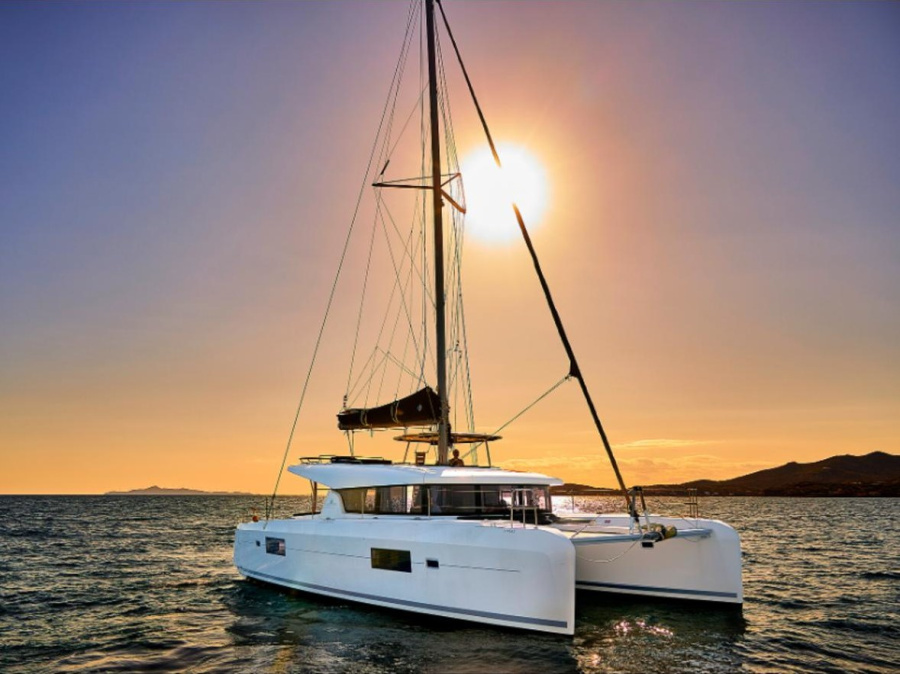 Photo #1 - Lagoon 42 (ALBERTINA  2025 refit - A/C  , Generator , Solar , Electric winch, remote control gangway) en D-Marin Marina Lefkas - 62030