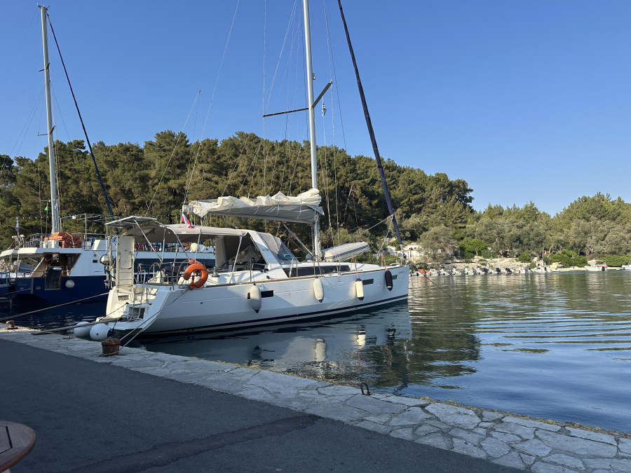 Photo #1 - Oceanis 41 (Asjemenou) en D-Marin Marina Gouvia - 19069