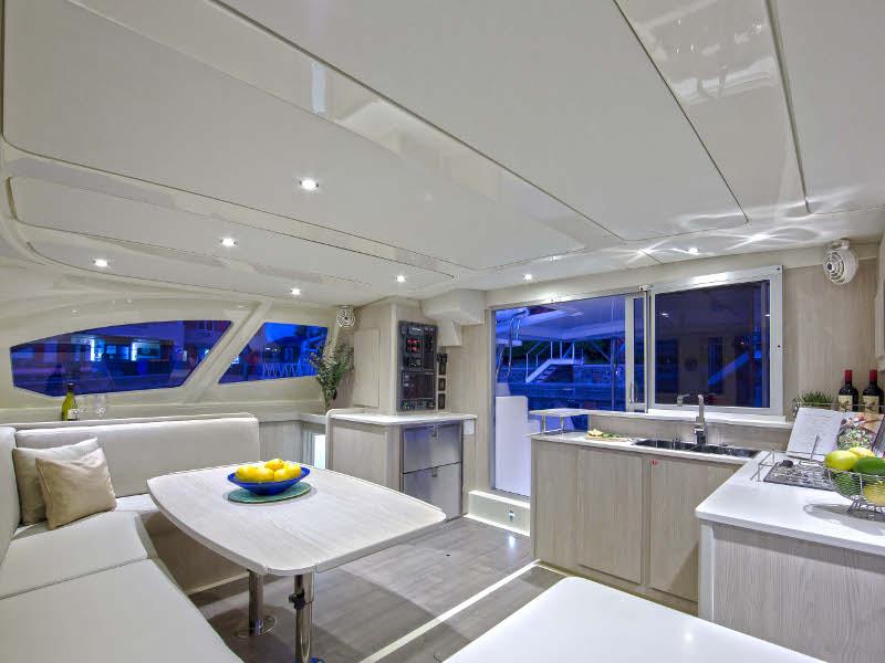 Photo #1 - Catamaran 44 (SHANGRI-LA) en Adaköy Marina - 24115