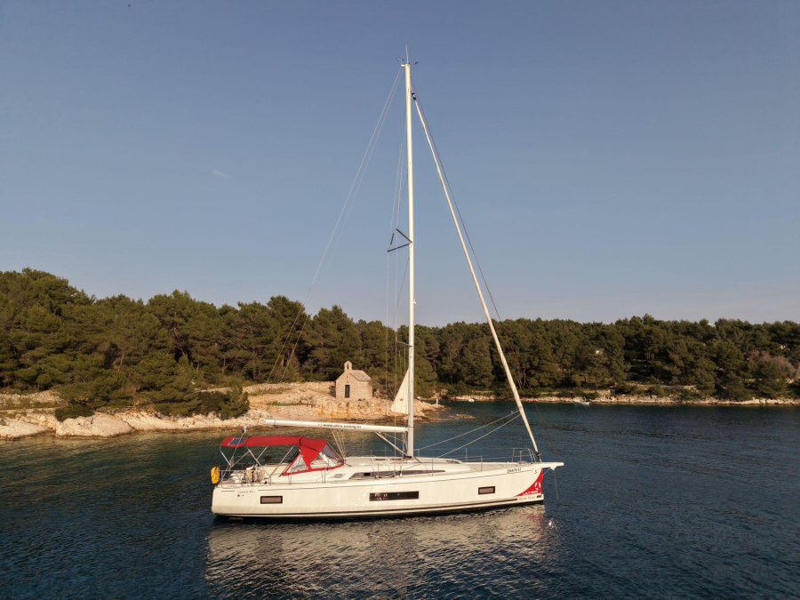 Photo #1 - Oceanis 46.1 - 5 cab (BUMBLEBEE) en ACI Marina - 19249
