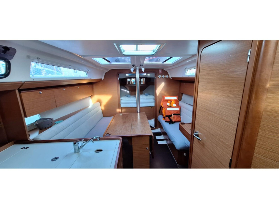 Interior image - 2