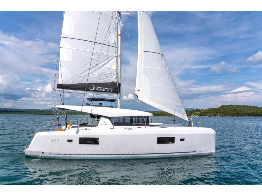 Photo #1 - Lagoon 42 A/C & GEN & WM (First Adventure) en ACI Marina - 21005