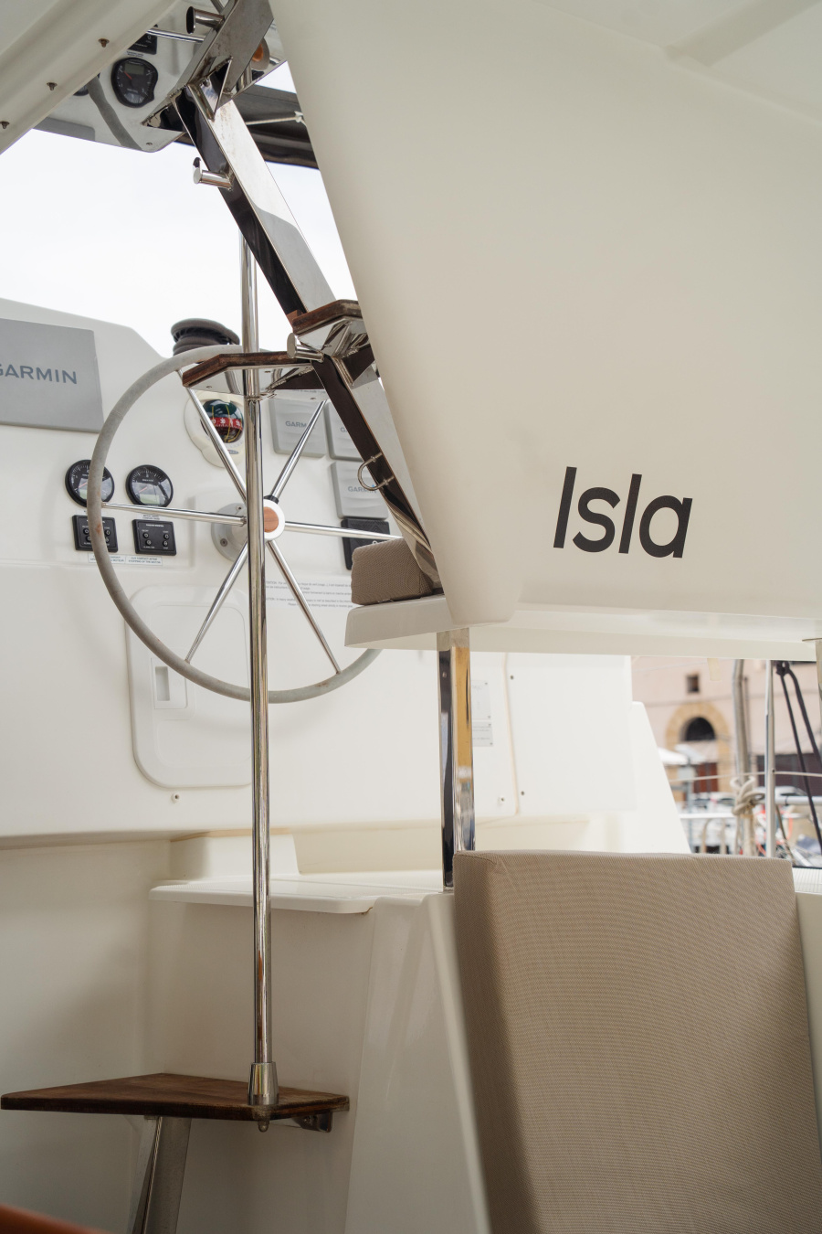 Isla - 2