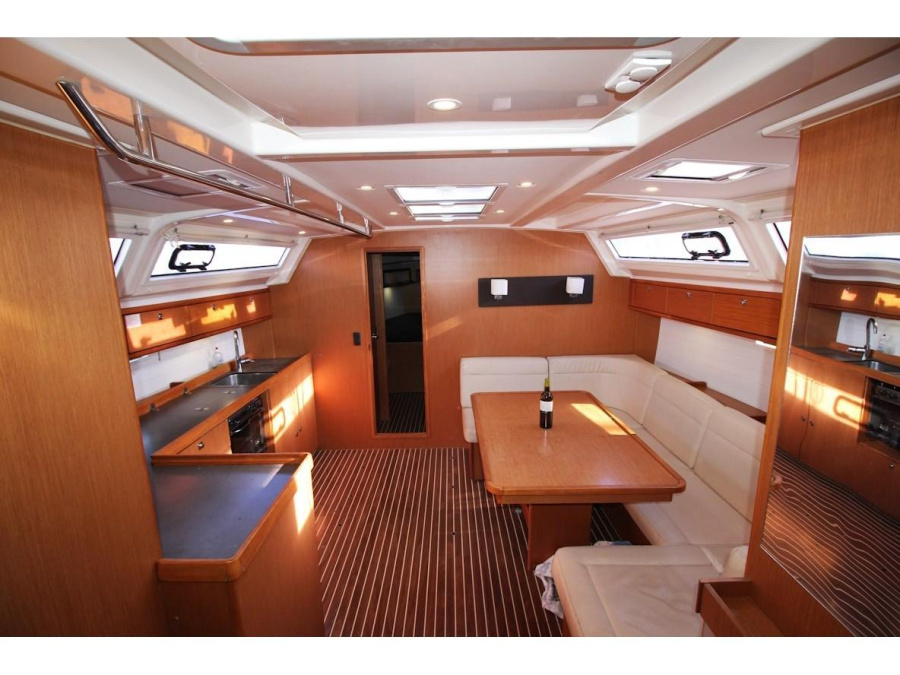 Interior image - 2