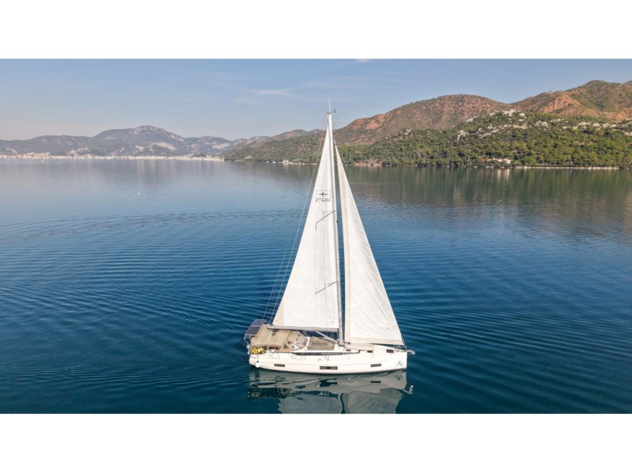 Photo #1 - Bavaria C45 Style (Mina 52) en Yacht Marina - 63831