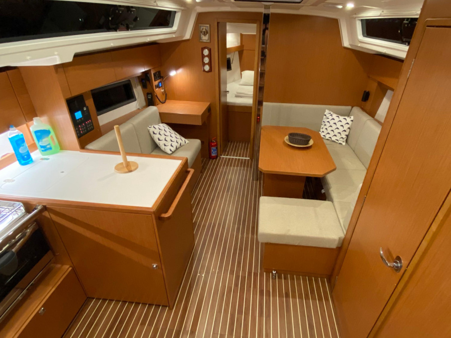 Interior image - 1