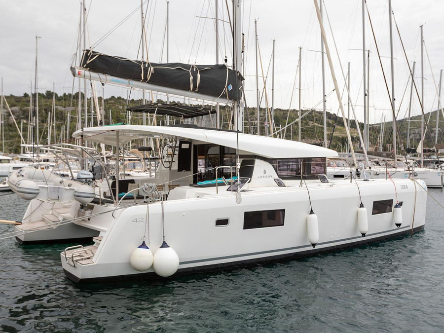 Photo #1 - Lagoon 42 (POSEIDON 2021 (air condition, generator)) en Marina Kremik - 19546