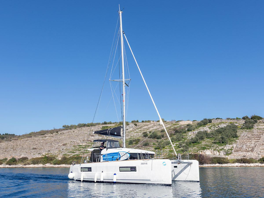 Photo #1 - Lagoon 40 (MONARCH 2020 (air condition, generator)) en Marina Kremik - 19550