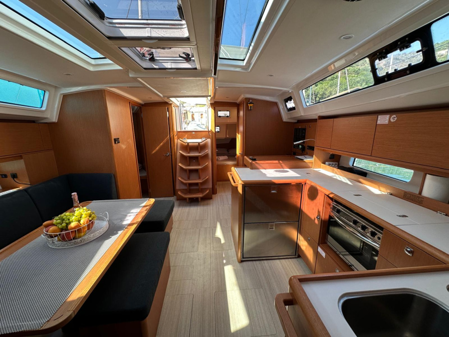 Interior image - 2