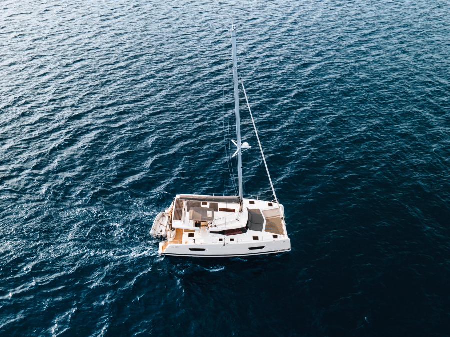 Photo #1 - Isla 40 | Owners' Version (Carpe Vitam) en Olympic Marina - 65225