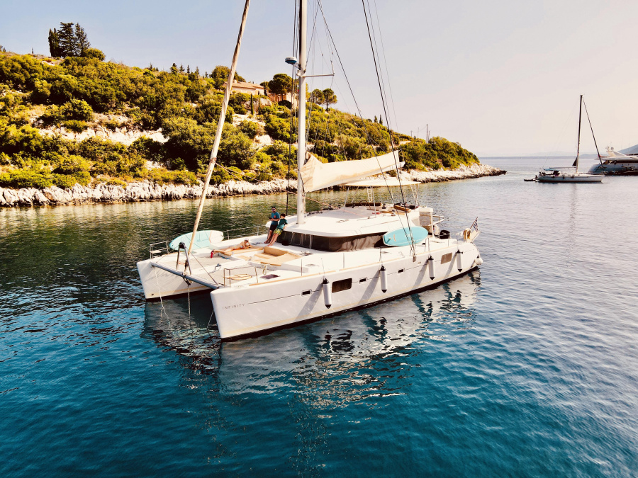Photo #1 - Lagoon 500 (Infinity) en Marina - 65240