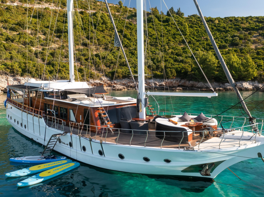 Photo #1 - Gulet Phoenix Bronze (Phoenix Bronze) en Port of / East Harbour - 22997