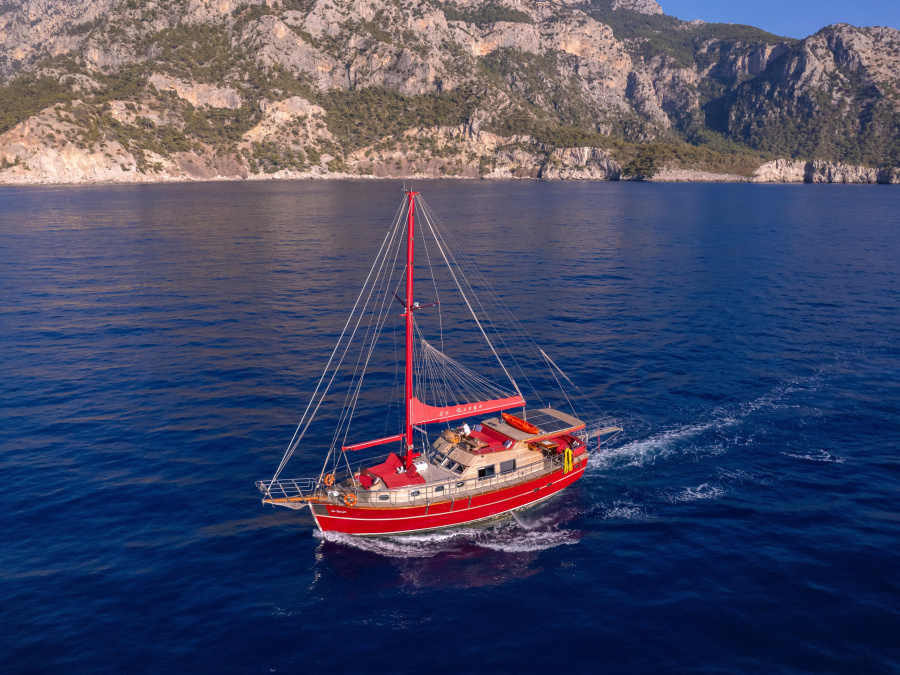 Photo #1 - Gulet (Le Rouge) en port - 65701