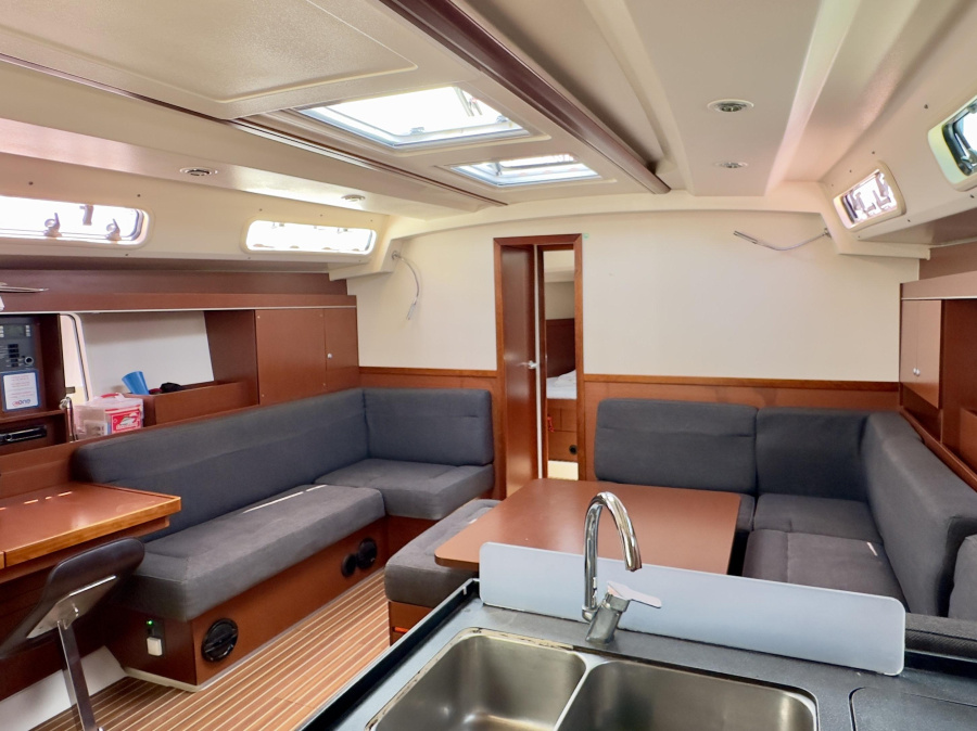Interior image - 2