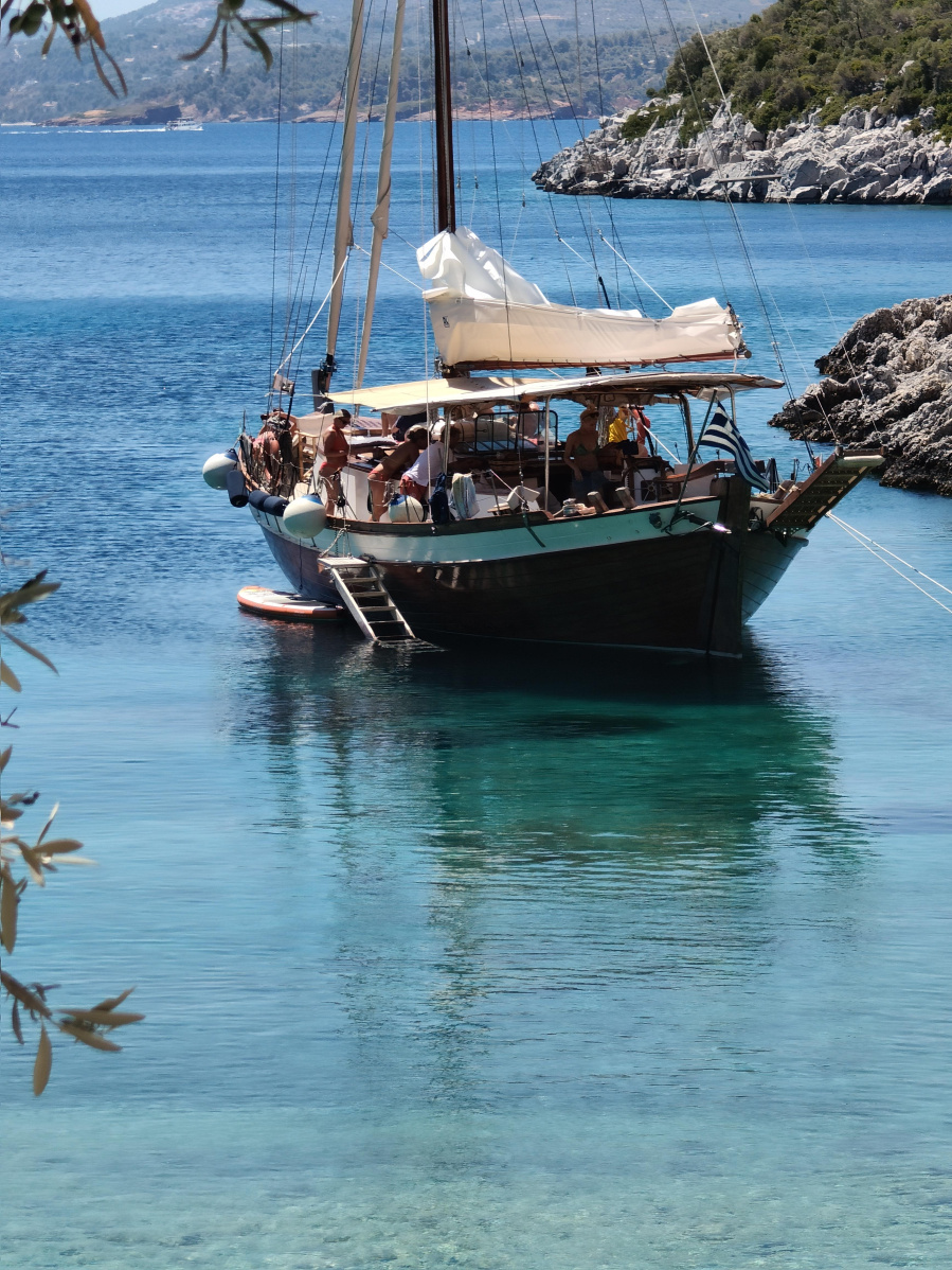 Photo #1 - Trehantiri (Ena) en Port of - 64945