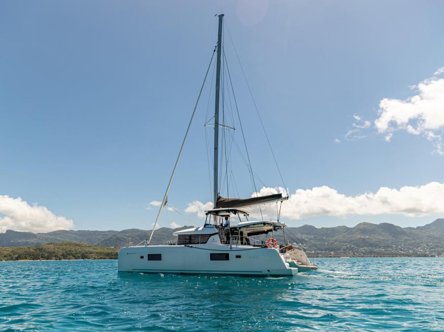 Photo #1 - Lagoon 42 (Athena Pearl) en Eden Island Marina - 65961