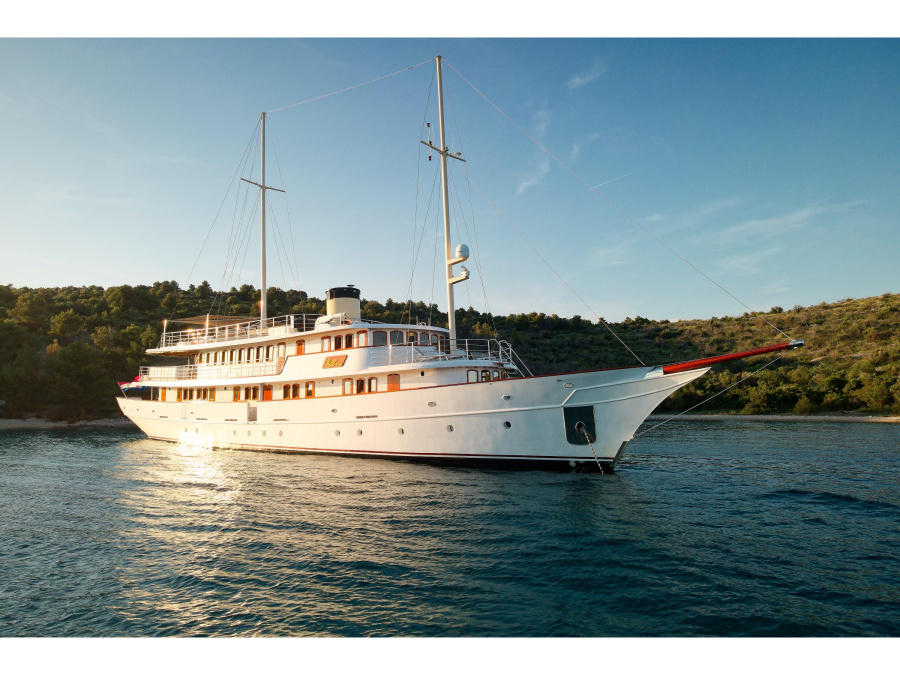 Photo #1 - Motoryacht Belleza (Bellezza) en ACI Marina - 21034