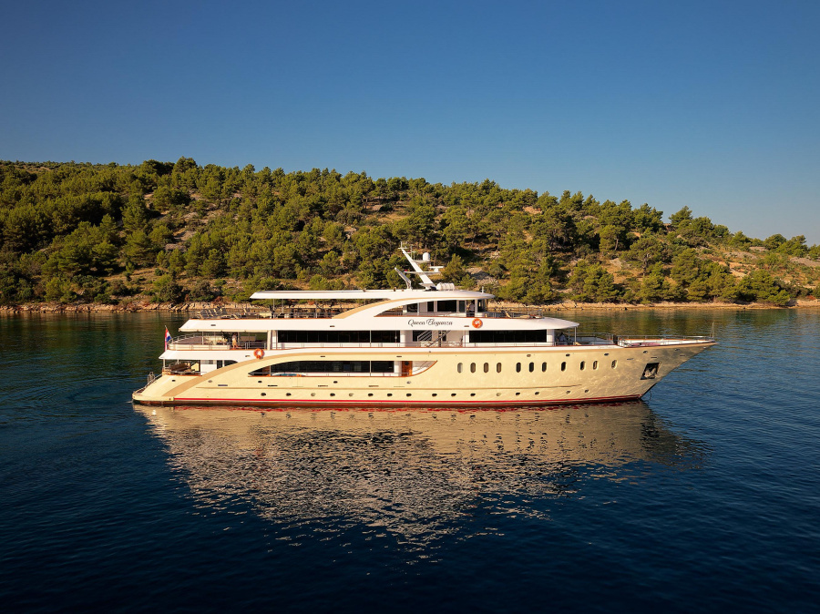 Photo #1 - Motoryacht Queen Eleganza (Queen Eleganza) en Port Gruž - 21036