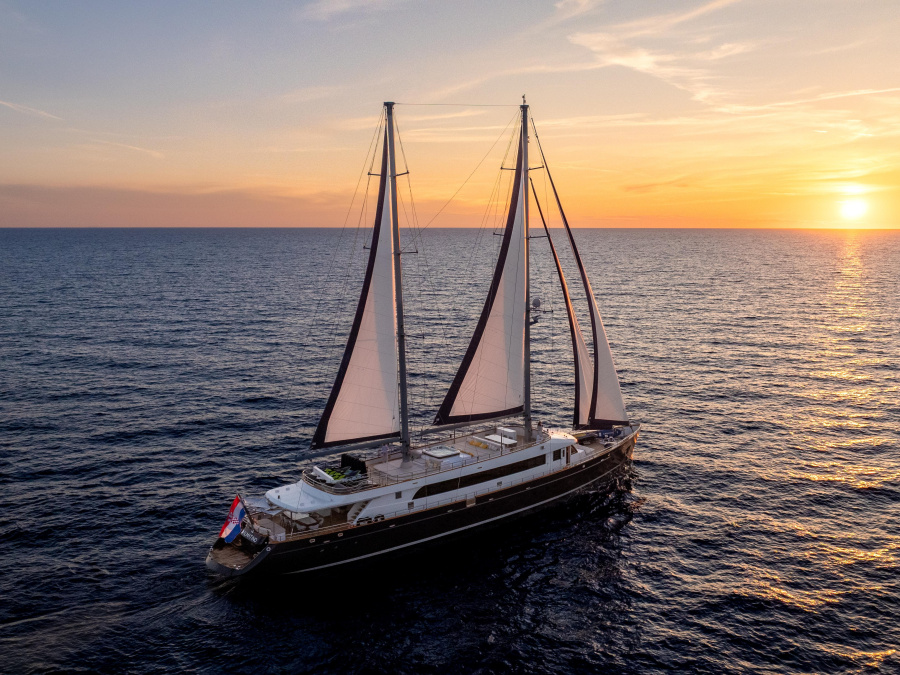 Photo #1 - Luxury Sailing Yacht - Dalmatino (Dalmatino) en ACI Marina - 63827