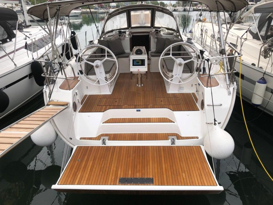 Photo #1 - Bavaria Cruiser 46 (4 cab.) (MICHAEL) en Marina - 67117