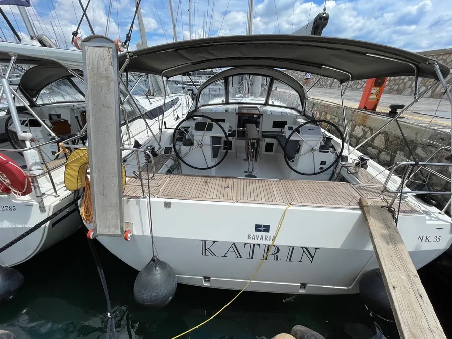 Photo #1 - Bavaria C45 Holiday (5 cab.) (KATRIN) en Alimos Marina - 67156