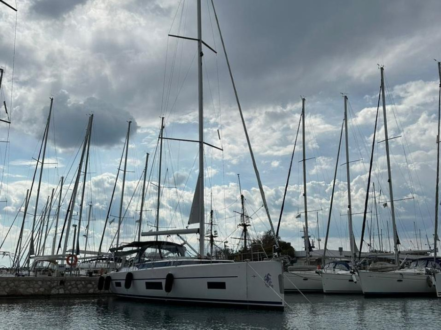 Photo #1 - Bavaria C45 Holiday (5 cab.) (KYVELI) en Alimos Marina - 67157