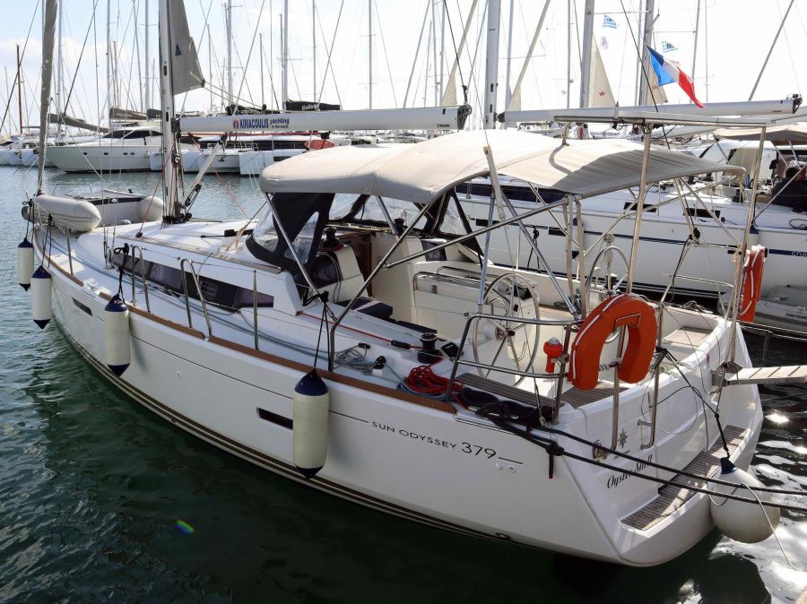 Photo #1 - Sun Odyssey 379 (3 cab.) (OYSTER SHELL) en Alimos Marina - 67159