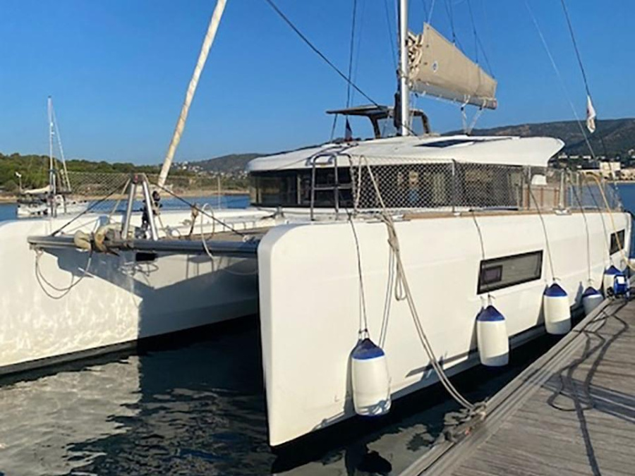 Photo #1 - Lagoon 40 (4 cab.) (ESTEREL) en Port de Bormes-les-Mimosas - 67166