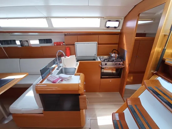 Interior image - 2