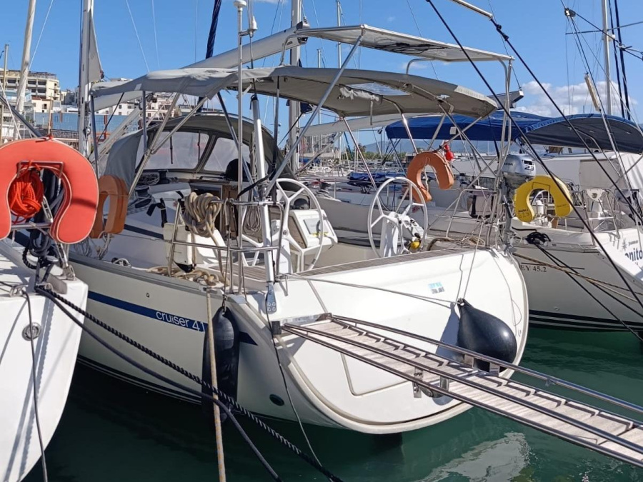 Photo #1 - Bavaria 41 Cruiser (BLUE PEARL) en Mikrolimano port - 66208