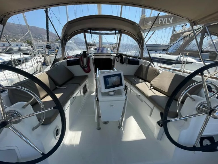 Photo #1 - Sun Odyssey 419 (3 cab.) (BLUEBERRY) en port - 67227