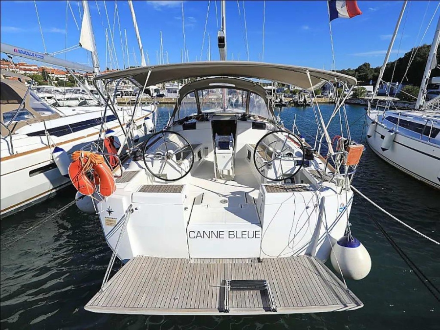 Photo #1 - Sun Odyssey 449 (4 cab.) (CANNE BLEUE) en Marina - 67231