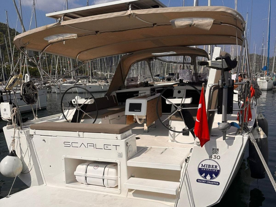 Photo #1 - Dufour 430 (Scarlet) en Ece Marina - 22726