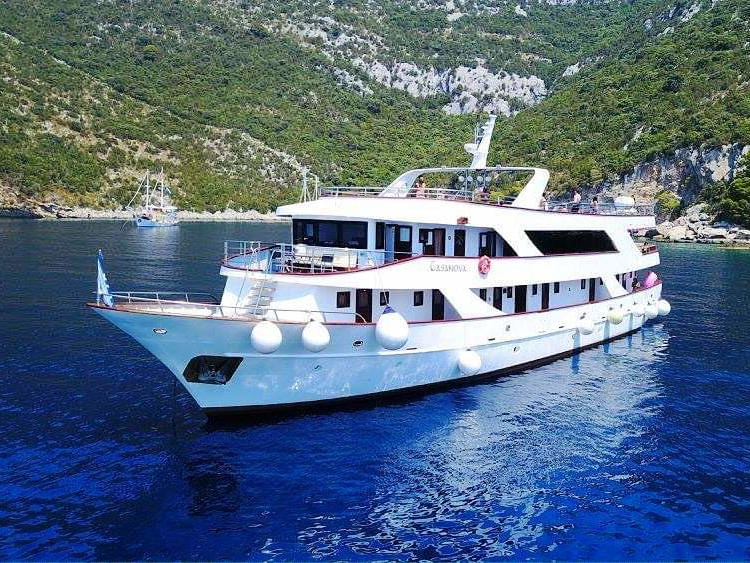 Photo #1 - Motoryacht (Casanova) en Port - 66990