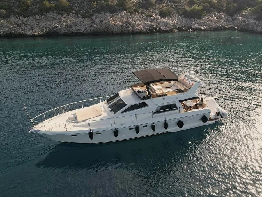 Photo #1 - Ferretti  Altura 52 (BLUE DREAM) en Mikrolimano port - 66934