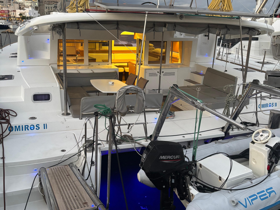 Photo #1 - Lagoon 450  Flybridge (Omiros II) en Alimos Marina - 13136
