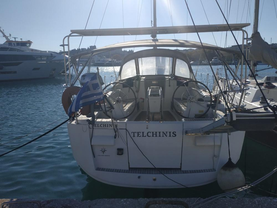 Photo #1 - Sun Odyssey 409 (Telchinis) en Mandraki Port - 64810