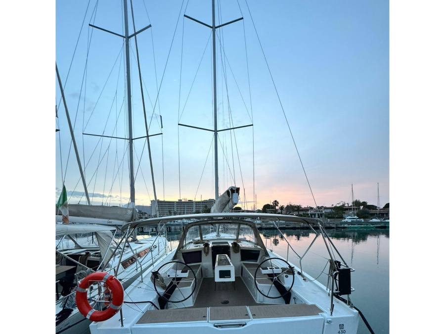Photo #1 - Dufour 430 Grand Large (Ventotene) en Marina - 21395