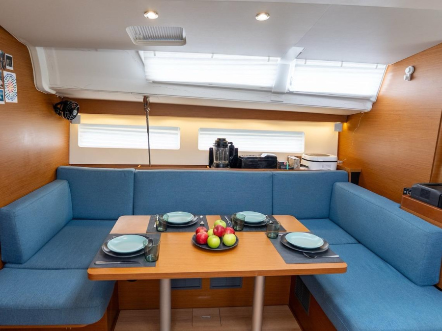 Interior image - 2